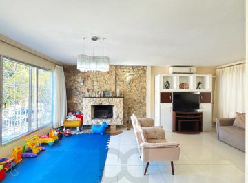 Casa · 250m² · 3 Quartos · 4 Vagas · Ótima residência com 4 dormitórios, lareira e piscina no coração do bairro Trist