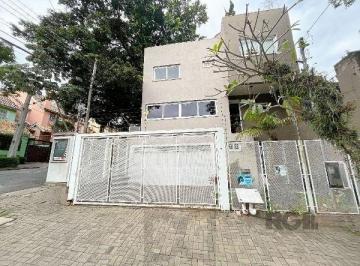 .jpg+2025-03-05 · Casa em Porto Alegre, no bairro Tristeza, com 3 dormitório(s), e 3 banheiros, à