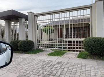 Casa · 270m² · 3 Quartos · 2 Vagas · CASA COM 3 DORMITORIOS COM 1 SUITE - BAIRRO VILA NOVA