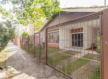 Casa · 420m² · 3 Quartos · 2 Vagas · Terreno amplo com 420 m² (14x30), localizado em uma das regiões mais valorizadas