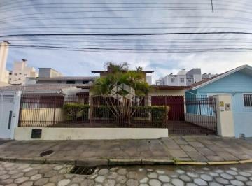 Casa · 197m² · 3 Quartos · 4 Vagas · Casa com 3 Quartos, Suíte, Edícula e 4 Vagas a 50 Metros do Mar - Abraão, Florianópolis/SC