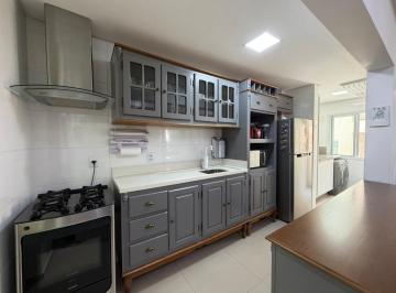 Apartamento · 70m² · 2 Quartos · 1 Vaga · Seu refúgio na Praia Grande! 2 dormitórios, sendo 1 suíte, 1 vaga de garagem e t