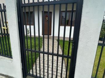 Casa de 3 quartos, Barra Velha · CASA SOZINHA NO TERRENO PERTINHO DA PRAIA CENTRAL DE BARRA VELHA