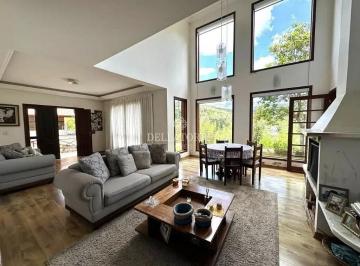 Casa · 255m² · 4 Quartos · 4 Vagas · Casa em Cascata do Imbuí, Teresópolis/RJ de 255m² 4 quartos à venda por R$ 1.300.000,00