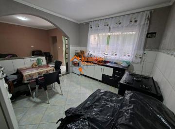 Casa · 200m² · 5 Quartos · 3 Vagas · Sobrado em Vila Santa Maria, Guarulhos/SP de 200m² 5 quartos à venda por R$ 600.000,00