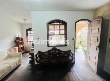 Casa · 370m² · 5 Quartos · 2 Vagas · Ampla casa bem localizada!