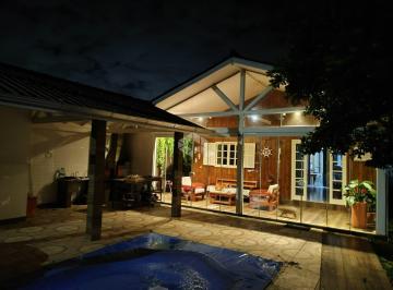 Casa · 140m² · 3 Quartos · 2 Vagas · Casa à Venda na Praia da Pinheira com 3 Dormitórios, Piscina e Churrasqueira