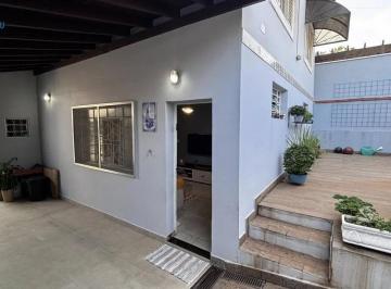Casa · 250m² · 3 Quartos · 2 Vagas · Casa Ampla com Área Gourmet e 2 Vagas no Bairro Jardim Holliday