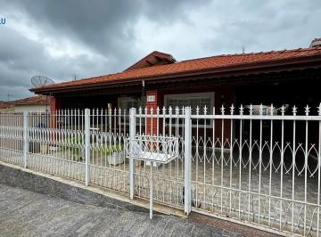 Casa · 200m² · 3 Quartos · 2 Vagas · Casa com Quintal Grande e 3 Quartos à Venda em São Pedro
