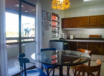 Apartamento de 2 quartos, Florianópolis · Apartamento em locação anual do lado da praia!