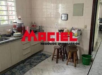 Casa · 99m² · 4 Quartos · 2 Vagas · SOBRADO 4 QUARTOS - 2 BANHEIROS - SALA DE ESTAR - COZINHA AMPLA - JARDIM ORIENTAL - AO LADO SHOPPING