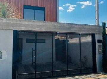 a5b60ca8cc79a754f0c94c8e19daa0dbbbb708ec · CASA CONTEMPORÂNEA EM ÓTIMA LOCALIZAÇÃO