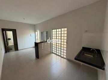 Casa · 72m² · 1 Quarto · 1 Vaga · Casa com 1 quarto disponível para venda no bairro Segismundo Pereira em Uberlândia-MG