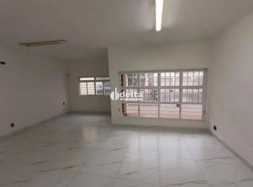 Casa · 300m² · 3 Quartos · 2 Vagas · Casa com 3 quartos sendo 1 suíte  disponível para venda no bairro Lidice em Uberlândia-MG