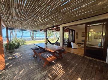 e85a317becfe33641e806df216f7cf78b758e60a · Casa Frente ao Mar em Camburi | 4 Dormitórios | Vista Permanente | Locação de Temporada e Mensal