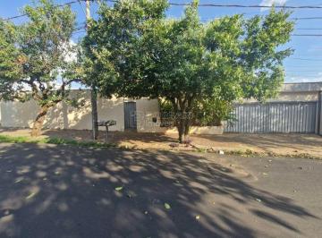Casa · 251m² · 3 Quartos · 5 Vagas · Casa Padrão em Araraquara