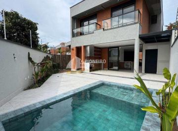 Casa · 250m² · 4 Quartos · Casa de Condomínio com 4 suítes a 30m da praia de Barra do Una
