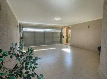 Casa · 207m² · 3 Quartos · 2 Vagas · Casa para alugar em Umuarama de 207.00m² com 3 Quartos, 1 Suite e 2 Garagens
