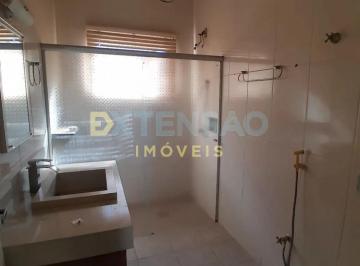 Casa · 238m² · 6 Quartos · 3 Vagas · Casa para venda em Centro de 238.00m² com 6 Quartos, 2 Suites e 3 Garagens