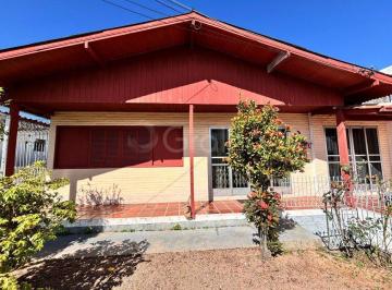Casa · 128m² · 3 Quartos · 2 Vagas · Casa de 128m² em Barreiros.