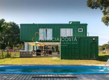 Casa · 400m² · 3 Quartos · 2 Vagas · Casa Moderna com Mordomias Incríveis | 3 Suítes, Piscina, Banheira e Sala de Jogos