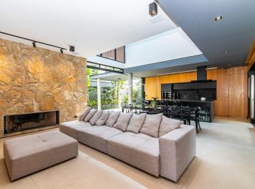 Casa de 3 quartos, Curitiba · Casa de Alto Padrão com 3 Suítes e Rooftop no Condomínio Boulevard Versailles