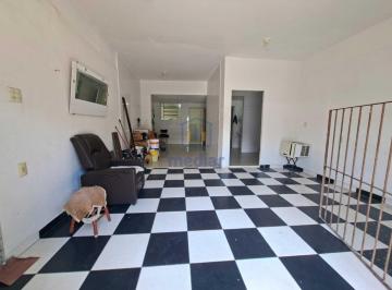 Casa · 63m² · 1 Quarto · Sobrado com loja comercial no térreo + Apartamento de 01 dormitório parte superior