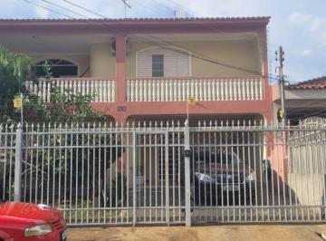 Casa de 5 quartos, Guará · Sobrado Amplo com Vista Livre no Guará II – QE 30