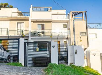 Casa de 3 quartos, Curitiba · Sobrado com 3 quartos, 2 vagas, Bairro Vista Alegre - Curitiba