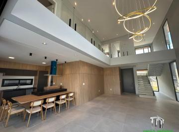 Foto 01 · Residência Luxuosa no Condomínio Vale das Águas em Bragança Paulista-SP! Casa com 4 Suítes e Área de