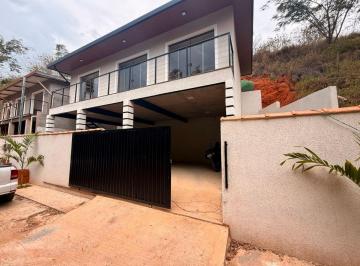 Casa de 2 quartos, Petrópolis · Casa à venda com fácil acesso ao centro de Nogueira
