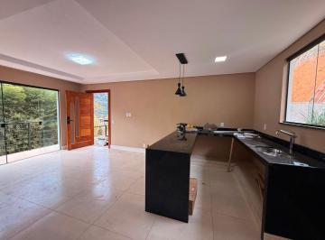 Casa de 2 quartos, Petrópolis · Casa à venda com fácil acesso ao centro de Nogueira