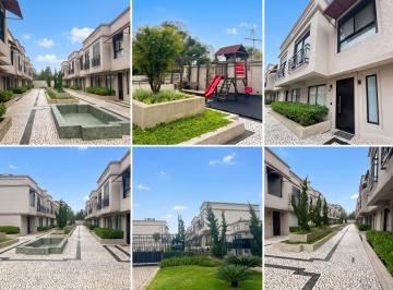 Casa de 3 quartos, Curitiba · Casa contemporânea e sofisticada em condomínio fechado no Jardim Social