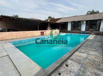 Foto 01 · Ótima casa praiana com 3 dormitórios (1 suíte) e uma piscina enorme disponível para venda no Acaraú