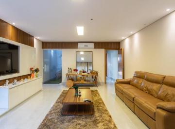 4efd36b2-dc28-43ec-8141-14dc1c5e1b6d · Casa para locação em Chácara Inglesa com 3 quartos, sendo 1 suíte, 185m²
