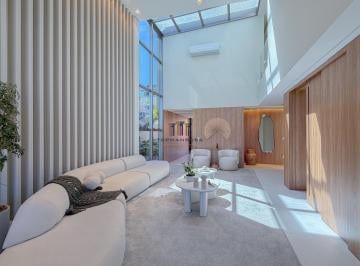 Casa · 447m² · 4 Quartos · 2 Vagas · Casa Alto Padrão mobiliada com 4 Suítes, Piscina e Vista em Alphaville Vespasian