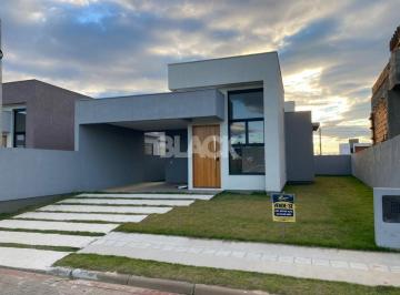 Casa · 97m² · 3 Quartos · 2 Vagas · Casa de 3 quartos próximo a praia em Passo de Torres