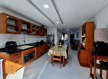 Casa · 93m² · 2 Quartos · 2 Vagas · Sobrado Geminado com 2 Suítes a 600m do mar na Cachoeira do Bom Jesus
