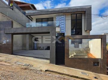 Casa · 284m² · 4 Quartos · 3 Vagas · Casa à Venda com 04 Quartos no bairro Santa Marta em Divinópolis MG.