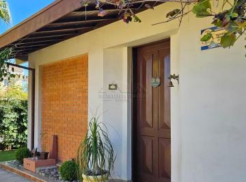 Casa · 218m² · 3 Quartos · 3 Vagas · Ampla Residência no Centro de Campo Largo com 675
