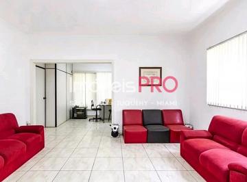 Casa · 180m² · 4 Quartos · 3 Vagas · Excelente casa para uso comercial