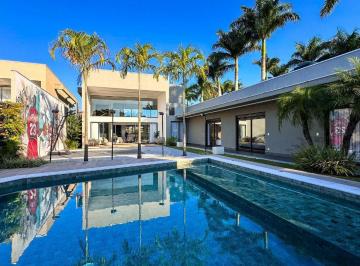 Casa · 1000m² · 5 Quartos · 6 Vagas · Casa nova frente praça A VENDA no Condomínio Jardim Acapulco na praia do Guarujá