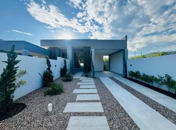 Casa · 95m² · 2 Quartos · 2 Vagas · Casa alto padrão. Com 2 suítes e amplo espaço de terreno