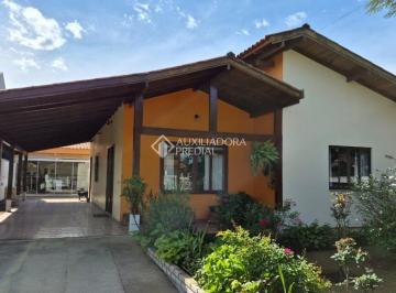 Casa · 200m² · 4 Quartos · 3 Vagas · Casa 4 Dormitórios com Edícula a 350m do Mar