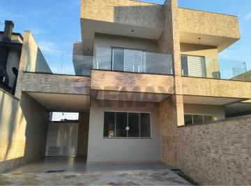 Casa · 230m² · 3 Quartos · 2 Vagas · Casa dos Sonhos em Bertioga: Conforto e Segurança