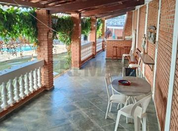 Casa · 135m² · 3 Quartos · 2 Vagas · "Alugue Casa Térrea, com 3 dormitórios + piscina na Vila Santista, Atibaia!"