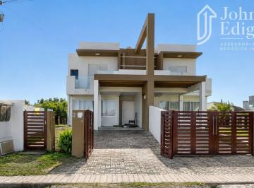 Casa · 148m² · 3 Quartos · 1 Vaga · Sobrado à venda no bairro Balneario Bellatorres - Passo de Torres/SC