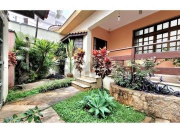 Casa · 306m² · 3 Quartos · 10 Vagas · Refúgio em São Caetano,  3 suítes, jardim, pomar, churrasqueira e edícula em São Caetano do Sul