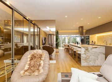 Casa · 256m² · 3 Quartos · 3 Vagas · Townhouse em condomínio com apenas 4 casas, super ensolarada e com acabamento...