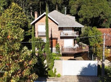31510627630b17c4d32c11bd8b533.jpeg · Vende-se Casa de 03 dormitórios sendo 01 suíte, 300m² – Planalto, Gramado/RS – Condomínio Vale do Bo